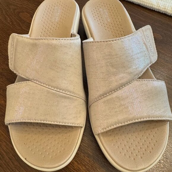 BZees Womans White Sparkle Slide Sandals Size 7 - Picture 1 of 8